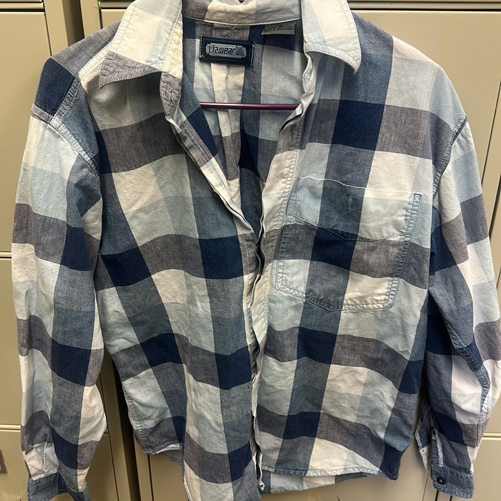 Liz wear plaid button down shirt